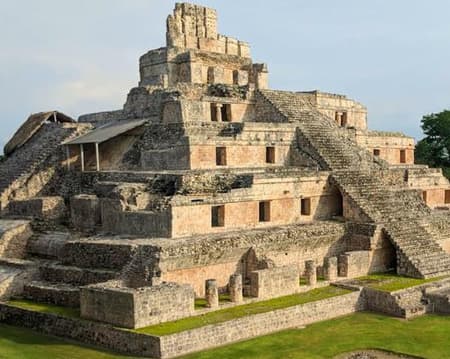 UXMAL Y KABAH CON TRANSPORTACION (CVU)