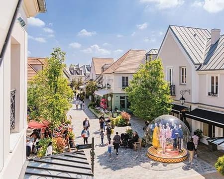 FULL DAY TOUR TO LA VALLEE VILLAGE FROM PARIS 
