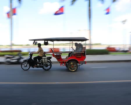 Battambang – Phnom Penh and sightseeing