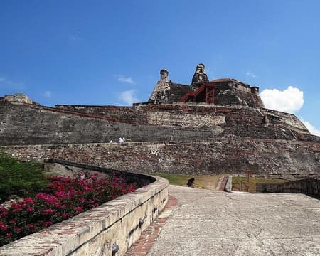 VISITA DE LA CIUDAD CON CASTILLO SAN FELIPE - PRIVADO 