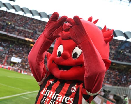 EXCLUSIVE WARM UP MATCH EXPERIENCE (AC MILAN - NAPOLI)
