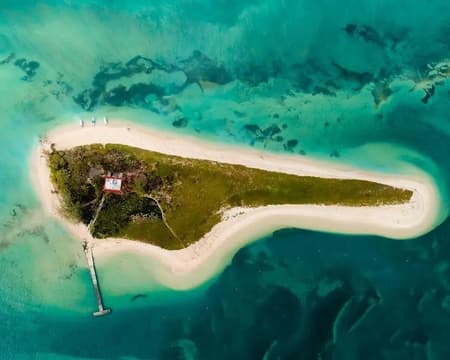 NATURALEZA Y ENCANTO EN LA ISLA DE EN MEDIO (CVU)