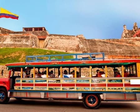 Cartagena - Visita de la ciudad en Chiva Típica con Castillo de San Felipe (Serv. Regular) 