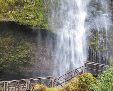 Girón Waterfall and Yunguilla Valley