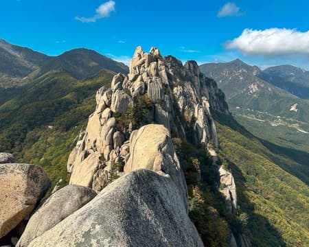 Scenic Mt. Seorak Adventure (Small Group Tour)