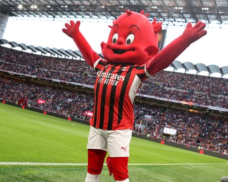 EXCLUSIVE WARM UP MATCH EXPERIENCE (AC MILAN - EMPOLI)