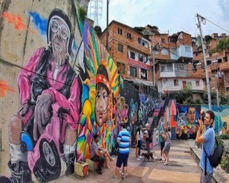 CIUDAD - COMUNA 13 GRAFFITIS, Y METROCABLE