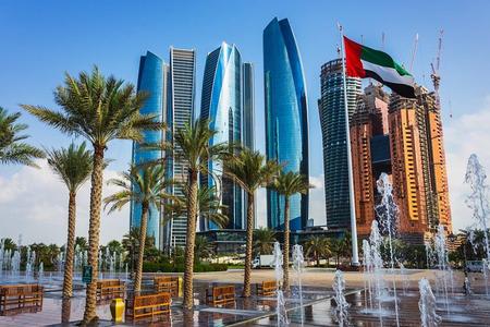 Excursão pela cidade de Abu Dhabi saindo de Dubai com almoço