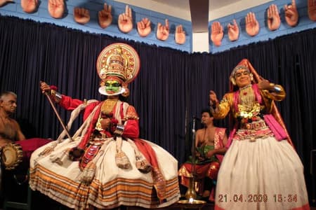 Colors of Kochi: City Tour & Kathakali Experience