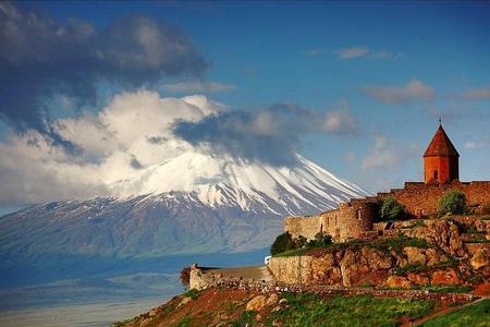Excursion privée de 7 à 8 heures à Khor Virap, au temple Garni et au monastère de Geghard au départ d'Erevan