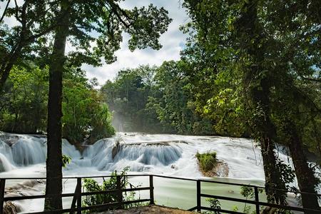 Tour a Cascadas Agua azul y Misol ha y Zona Arqueológica Palenque