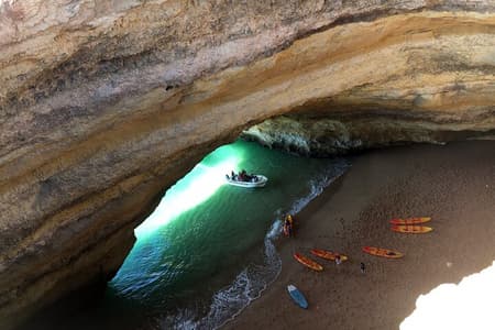 Passeio de Kayak à Gruta de Benagil e Praia da Marinha - De Portimão