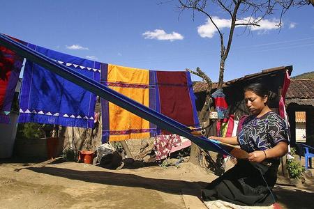 Visite las comunidades indígenas de San Juan Chamula y Zinacatán.