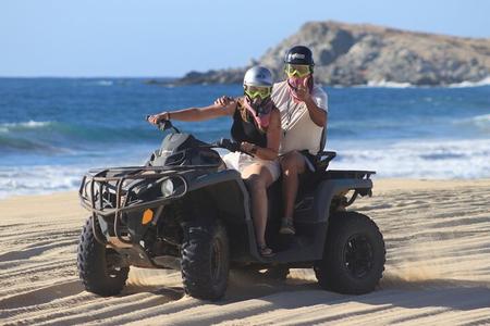 Experiência de quadriciclo e camelo em Los Cabos
