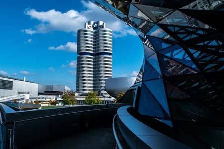 Tour privato a piedi di Monaco che include il Museo BMW e il BMW Welt