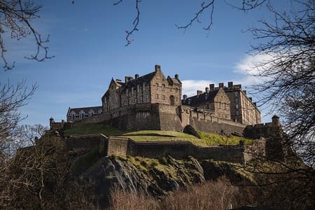 Edinburgh Castle & Royal Mile Walking Tour - Ticket Included