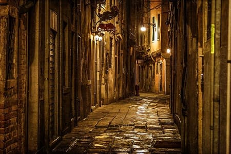 Guided Walking Tour to The Haunted Paths of Venice