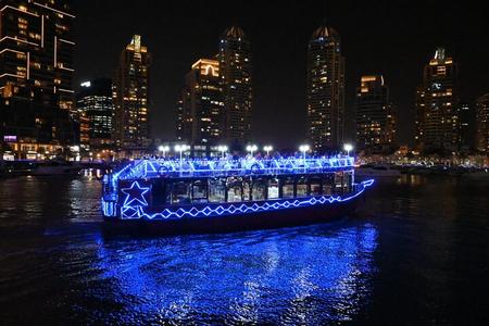 Dubai Marina: Luxury Dhow Cruise, jantar de buffet e show ao vivo