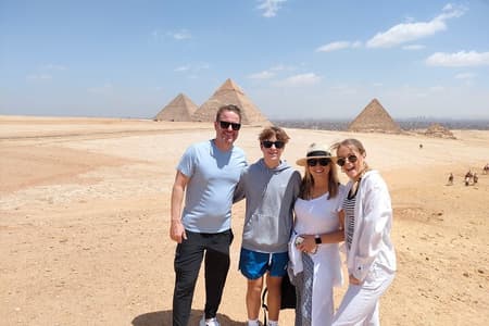 Private tour to Pyramids ,sphinx ,Lunch ,camel&inside pyramid