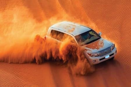 VIP-Wüstensafari, Kamelritt, Sandboarding und BBQ-Abendessen