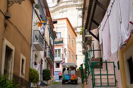 Tour privato in Tuk Tuk attraverso le strade storiche di Lisbona
