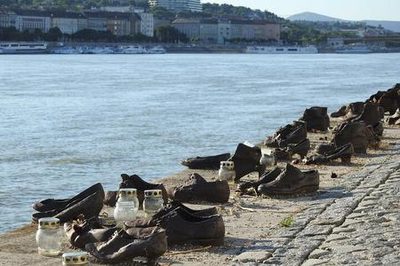 Budapest walking tour: Parliament and Shoes Memorial