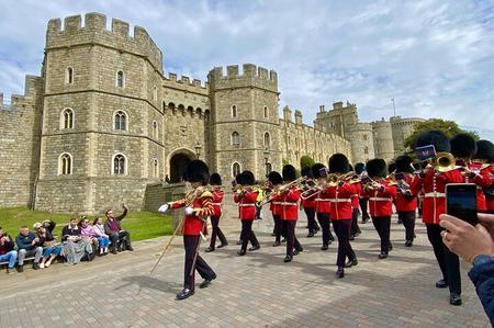Tagesausflug ab London: Windsor, Stonehenge und die römischen Bäder von Bath