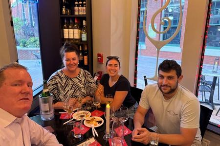 Experiencia de cata de vinos en Ybor Histórico