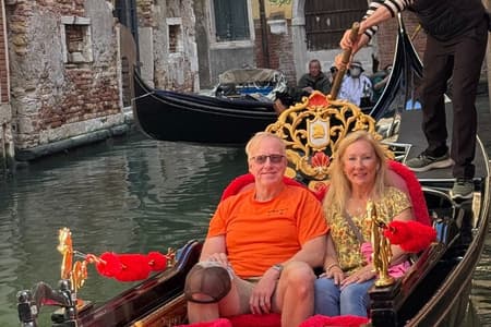 Giro in gondola con tour privato a piedi a Venezia