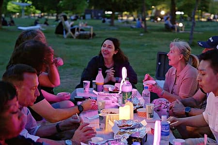 Seoul Han River Night Tour: Picnic, Games & Starlight Cruise