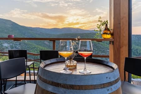 Cata de vinos Ida y vuelta desde Hvar - Bodega familiar en la cima de una colina