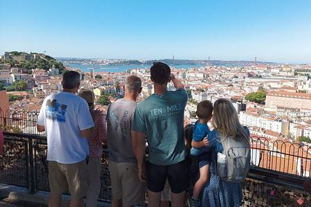 Private Tour: Highlights of Historical Lisbon in 4H with Transfer