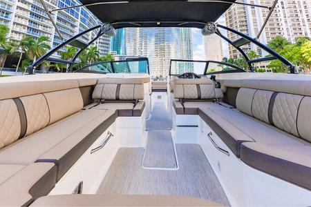 Best of Miami: Private SeaRay SDX Boat Charter with a Captain
