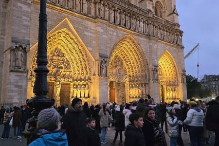 Experience Notre Dame de Paris & Île de la Cité Tour