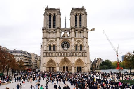 Inside Notre-Dame Tour with a Licensed Guide
