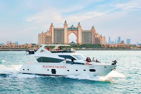 Dubai Marina Yacht Tour: Breakfast or BBQ with Drinks Option