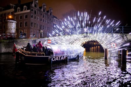 Crucero por los canales del Festival de la Luz de Ámsterdam con bebidas ilimitadas