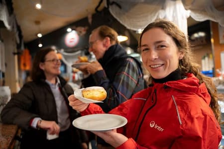 Vienna's Highlights: Food, Coffee and Market Walking Tour