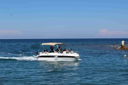 Boat tour of the Polignano a Mare caves with aperitif