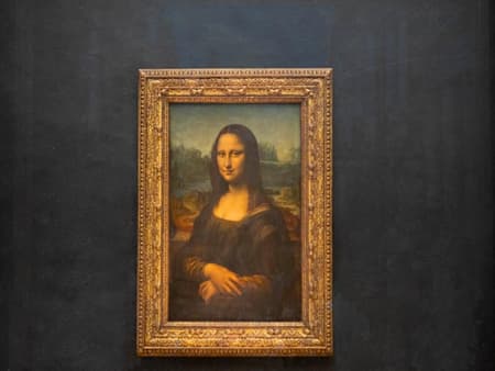 Louvre Museum Guided Tour with Reserved Access Tickets