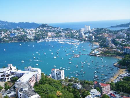 Recorrido por la ciudad y espectáculo de clavados en “la Quebrada”
