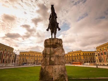 Avondwandeling in Tirana 