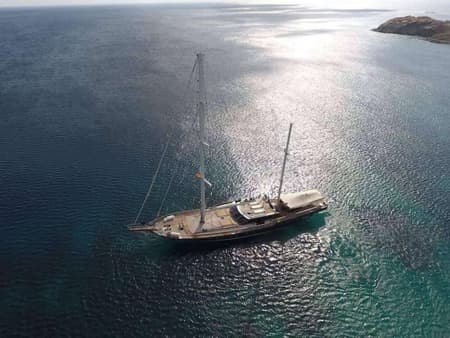 Snorkelling in Rhenia Island and visit to the Delos Archeological Site - Full-Day Cruise