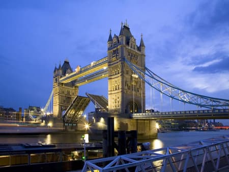 Experiencia de crucero nocturno por el río Támesis