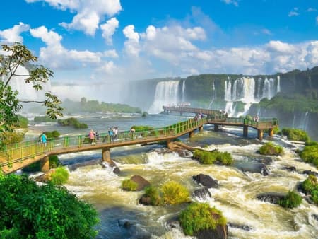 Explora las brasileñas Cataratas de Iguazú con el Dreams Park, Duty Free y traslados al aeropuerto
