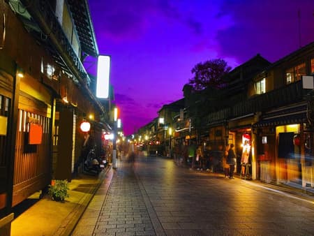 Kyoto Gion Night -Small Group Walking Tour