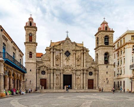 HD City tour Modern and Old Havana - Private Tour