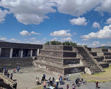 BASÍLICA DE GUADALUPE Y PIRÁMIDES DE TEOTIHUACÁN DESDE CIUDAD DE MÉXICO