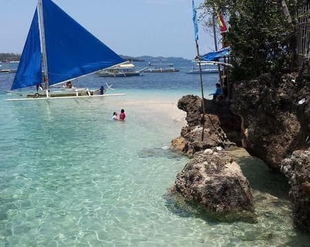 Private Boracay Island Hopping with Seafood Lunch and Crystal Cove