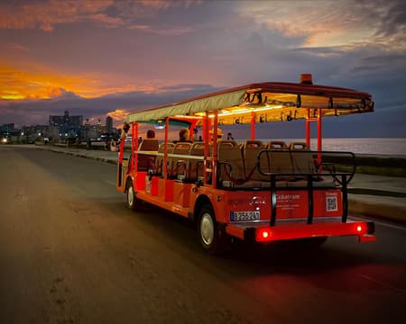 Habana Nights: Sunset tour + Cabaret Parisien